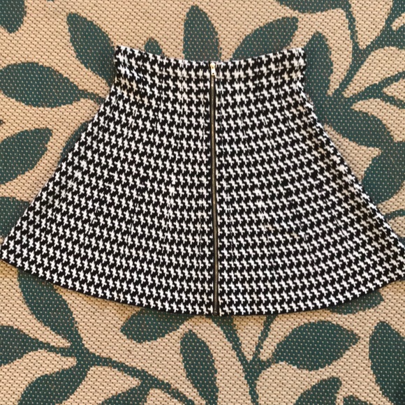 XOXO Dresses & Skirts - Black & White Houndstooth Skirt